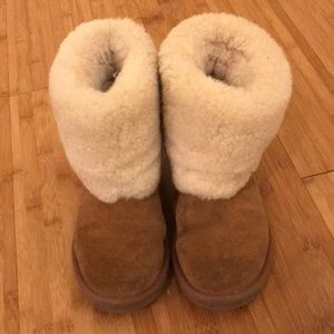 Uggs with side strap